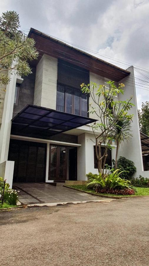 Cottonwood 4br Sutami With Pool Netflix Bbq * Bandung