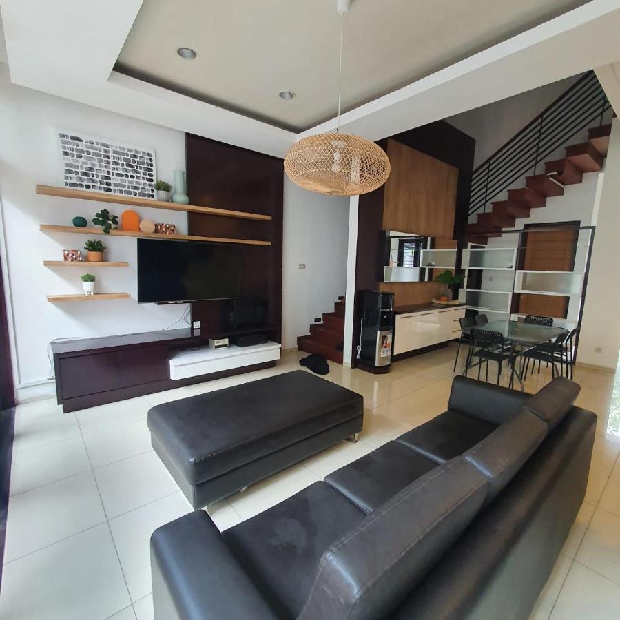 Cottonwood 4br Sutami With Pool Netflix Bbq Bandung